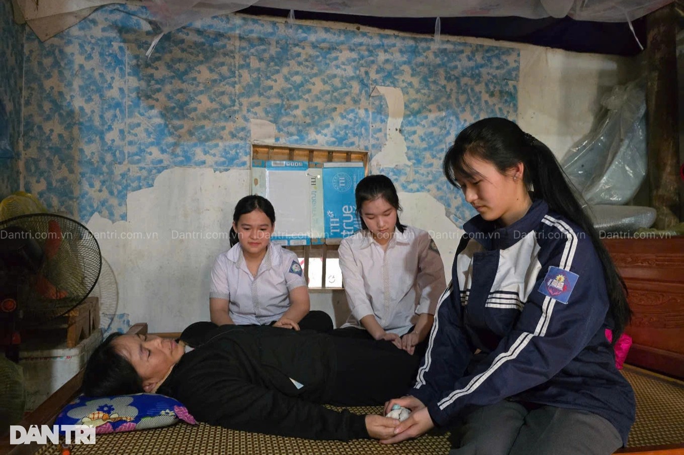 nhanhanaihahoahuonghong1-edited-1744315396043